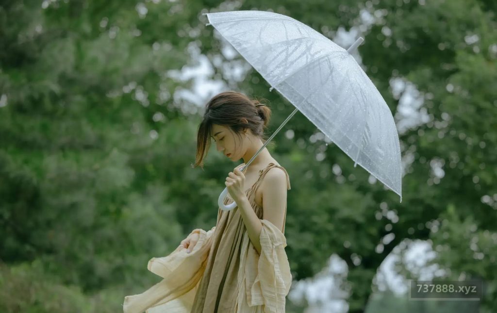 图片[1]-夏日雨中精灵 蝉雨-美美街拍